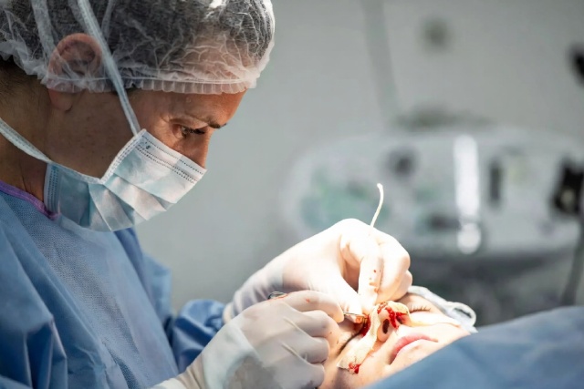 Rhinoplastie à Paris